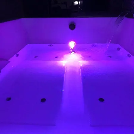 L Appar-t Du Grand Bois Jacuzzi *