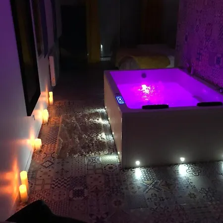Apartment L Appar-t Du Grand Bois Jacuzzi Soucelles