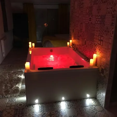 Apartment L Appar-t Du Grand Bois Jacuzzi Soucelles