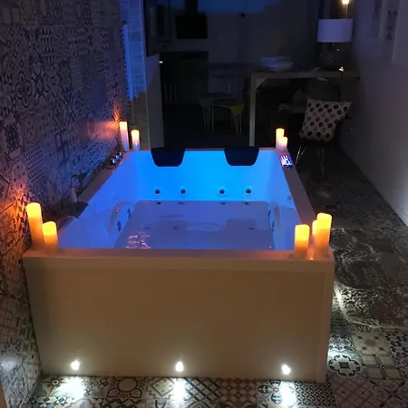 L Appar-t Du Grand Bois Jacuzzi *