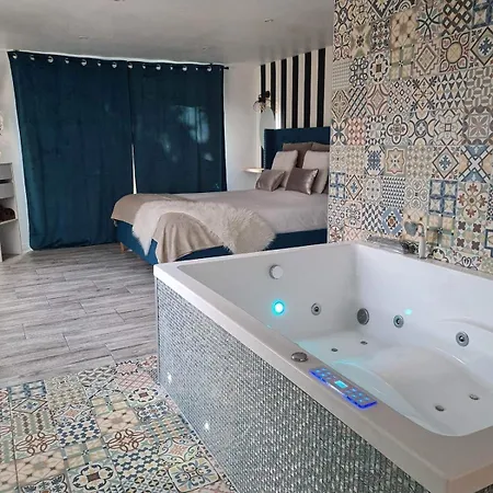 L Appar-t Du Grand Bois Jacuzzi *